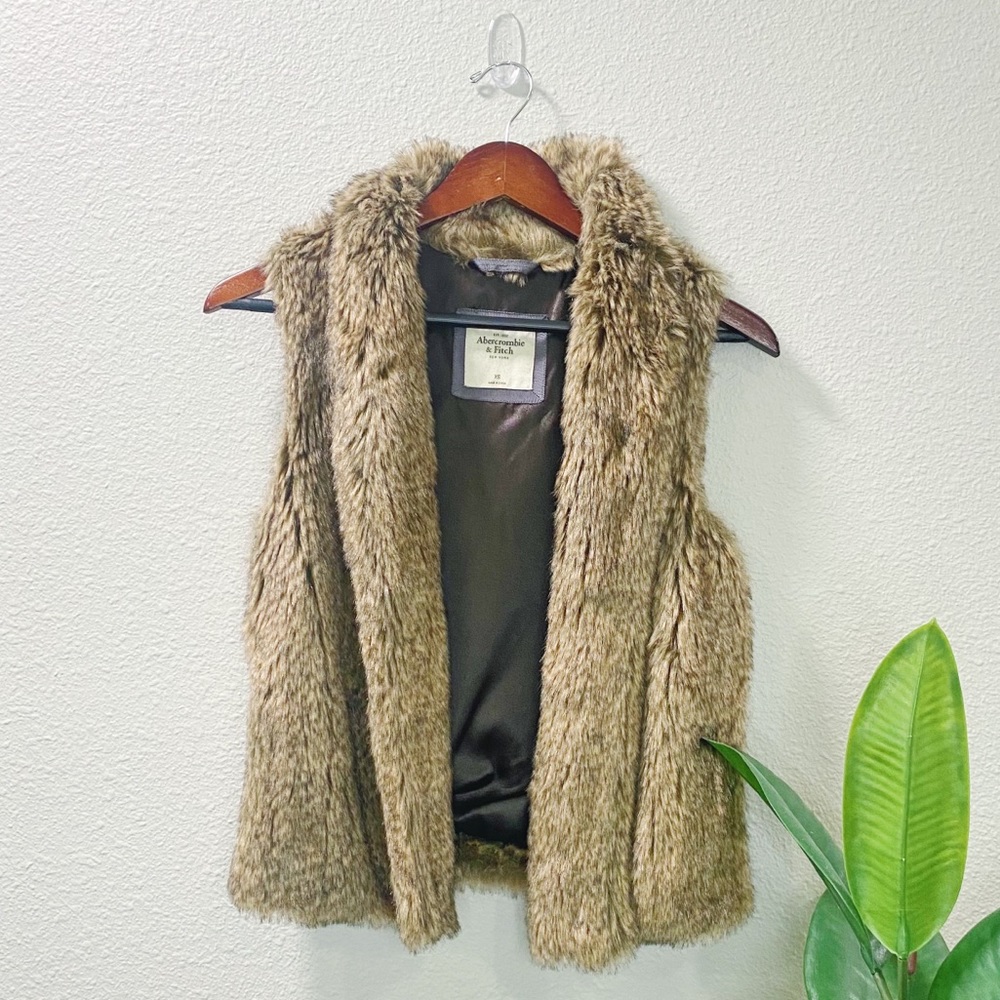 Abercrombie & Fitch faux fur vest